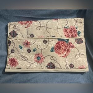 Nice cosmetic carrier